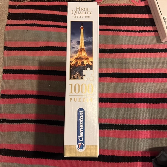 1000 piece Eiffel Tower puzzle - Picture 3 of 3